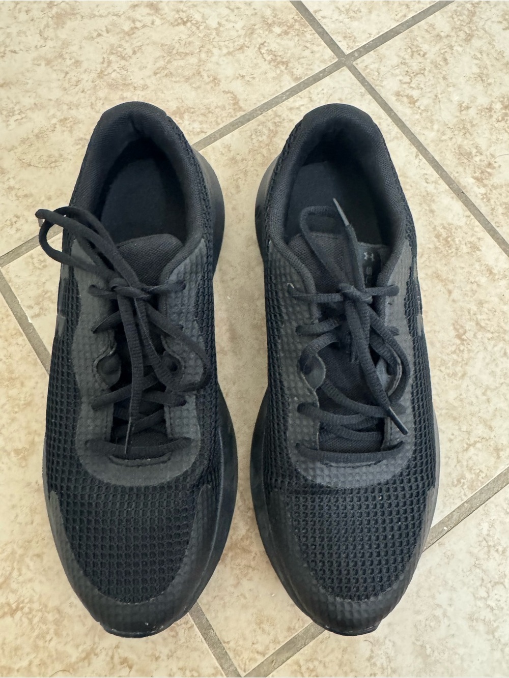 Under Armour Men's Black Mesh Athletic Running Shoes - Picture 3 of 5